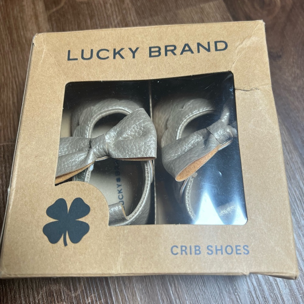 0-3 M Lucky Brand Gold Metallic Crib Shoes - Picture 2 of 4